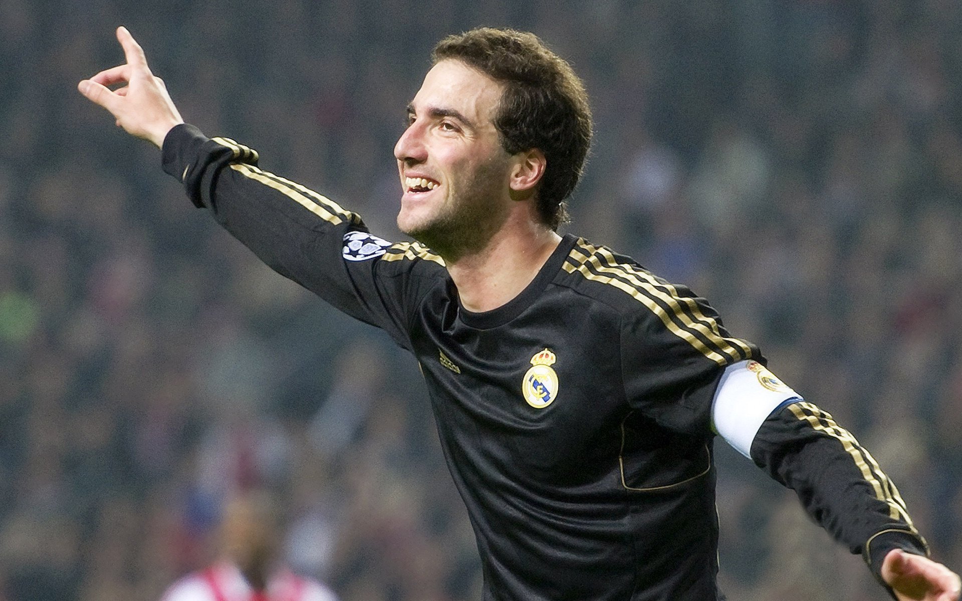 魔术对阵雷霆，利拉德关键节点连续得分，诠释巨星本色