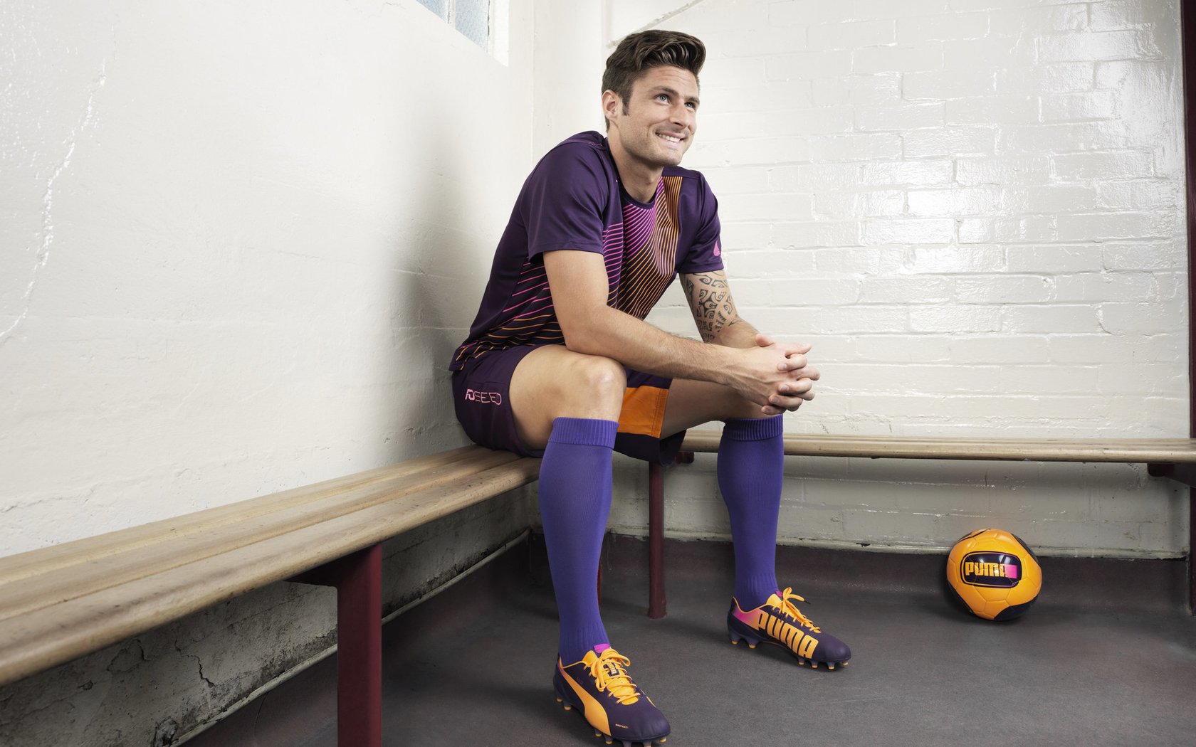 英超争冠焦点战，当国王狂胜上海队，足球的跨界想象与现实回响